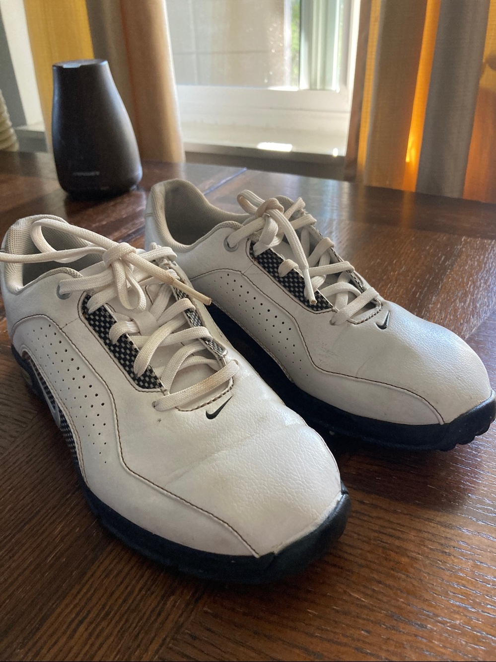 Nike Youth Golf Shoes ‘Senior 6’ White and Black Low-Profile